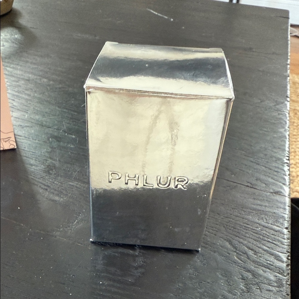 Phlur Missing Person Perfume - Picture 4 of 6